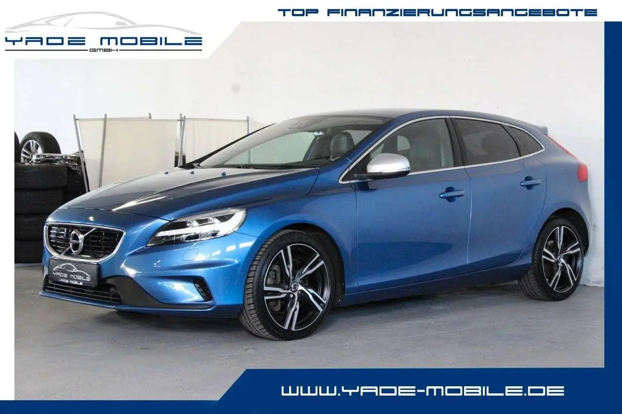 Photo 1 : Volvo V40 2019 Diesel