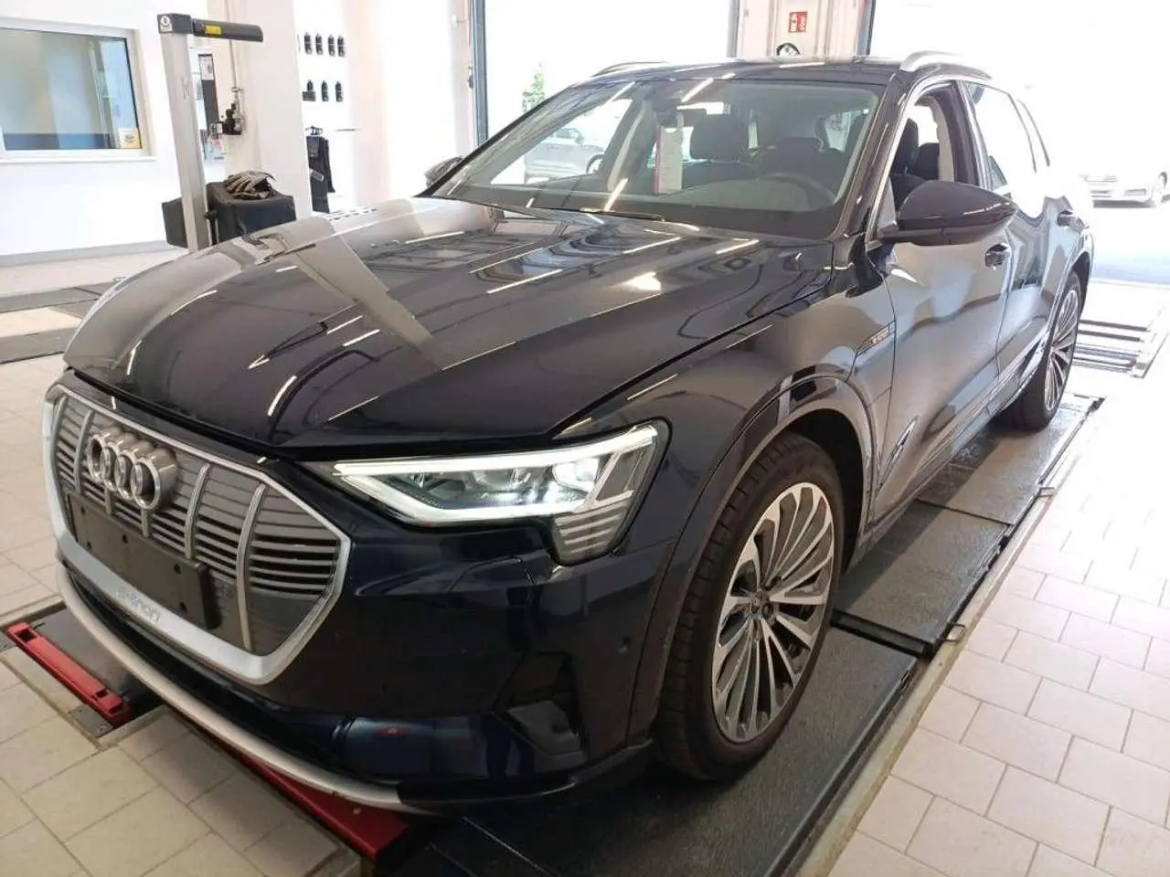 Photo 1 : Audi E-tron 2021 Électrique