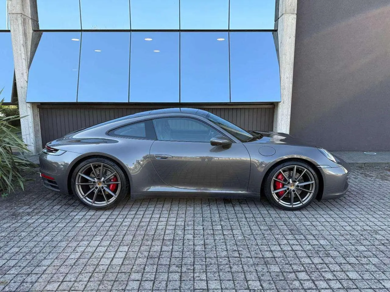 Photo 1 : Porsche 992 2019 Essence