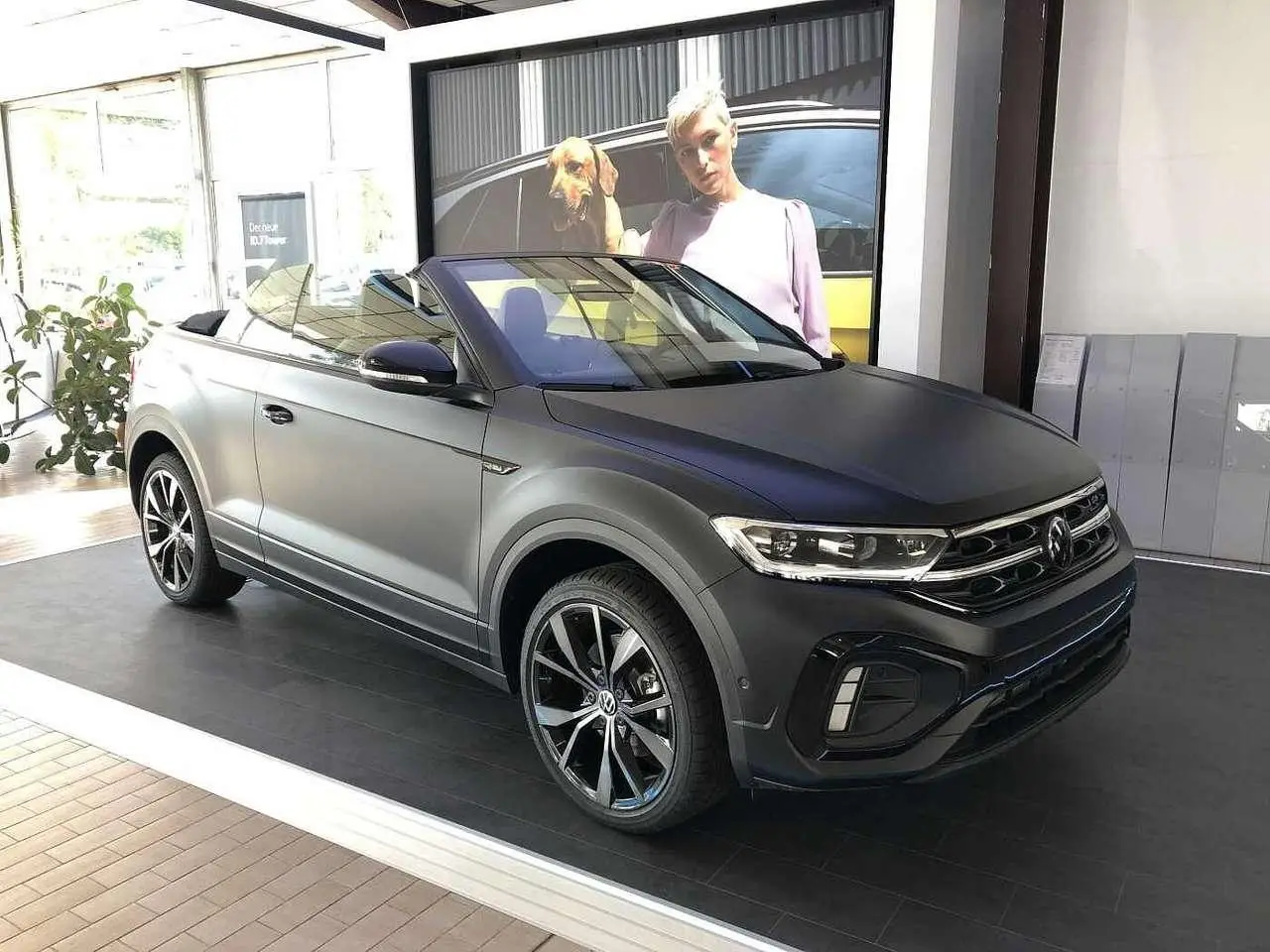 Photo 1 : Volkswagen T-roc 2024 Essence