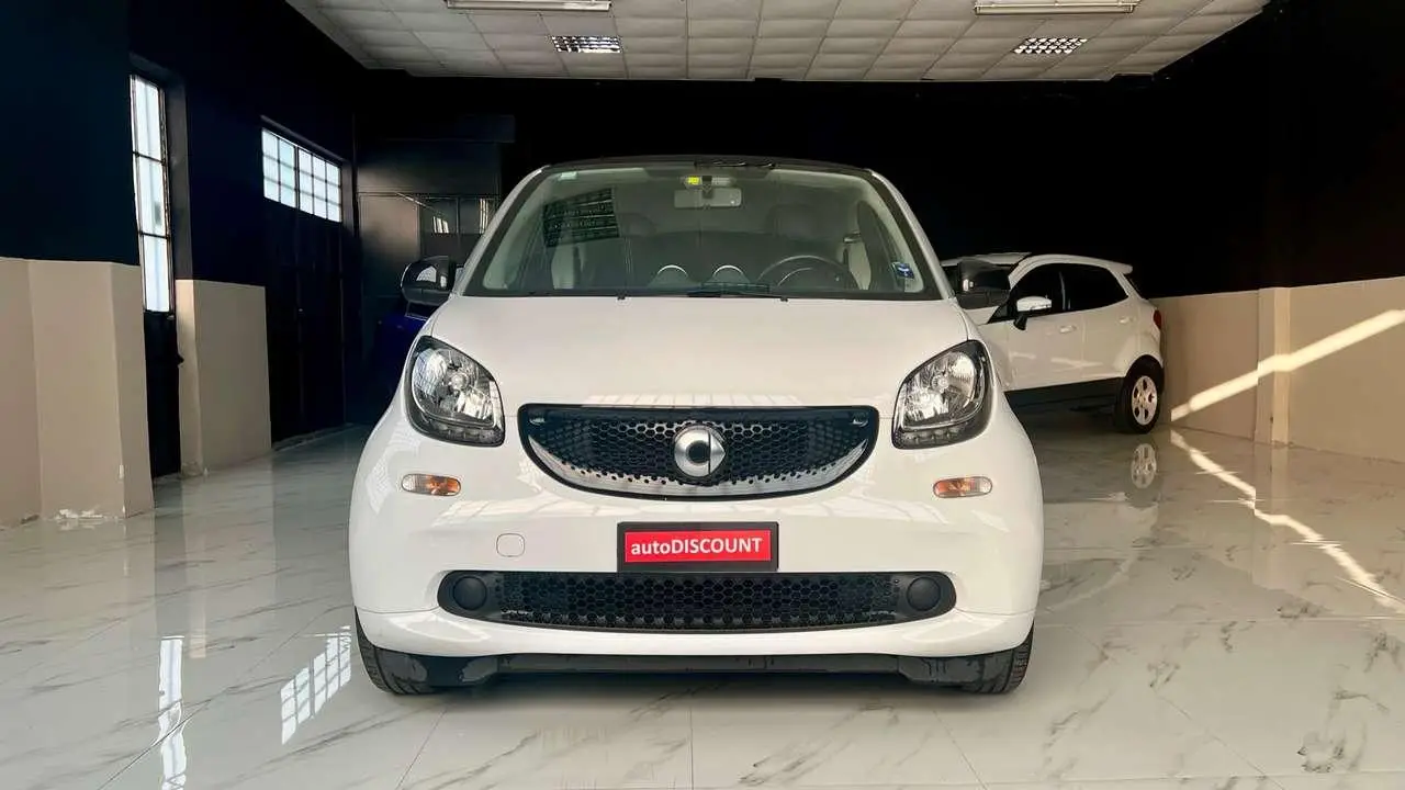 Photo 1 : Smart Fortwo 2017 Petrol