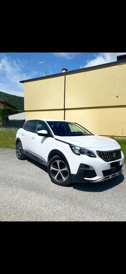 Photo 1 : Peugeot 3008 2017 Petrol