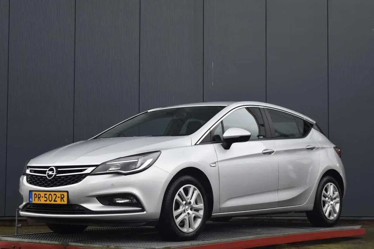 Photo 1 : Opel Astra 2017 Petrol