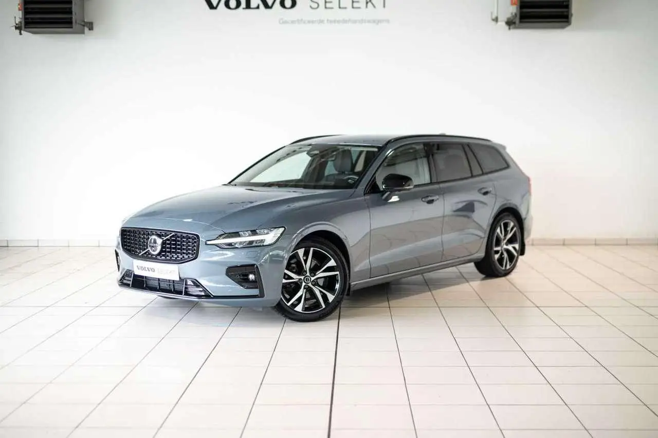 Photo 1 : Volvo V60 2023 Petrol