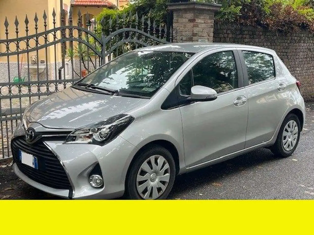 Photo 1 : Toyota Yaris 2015 Petrol