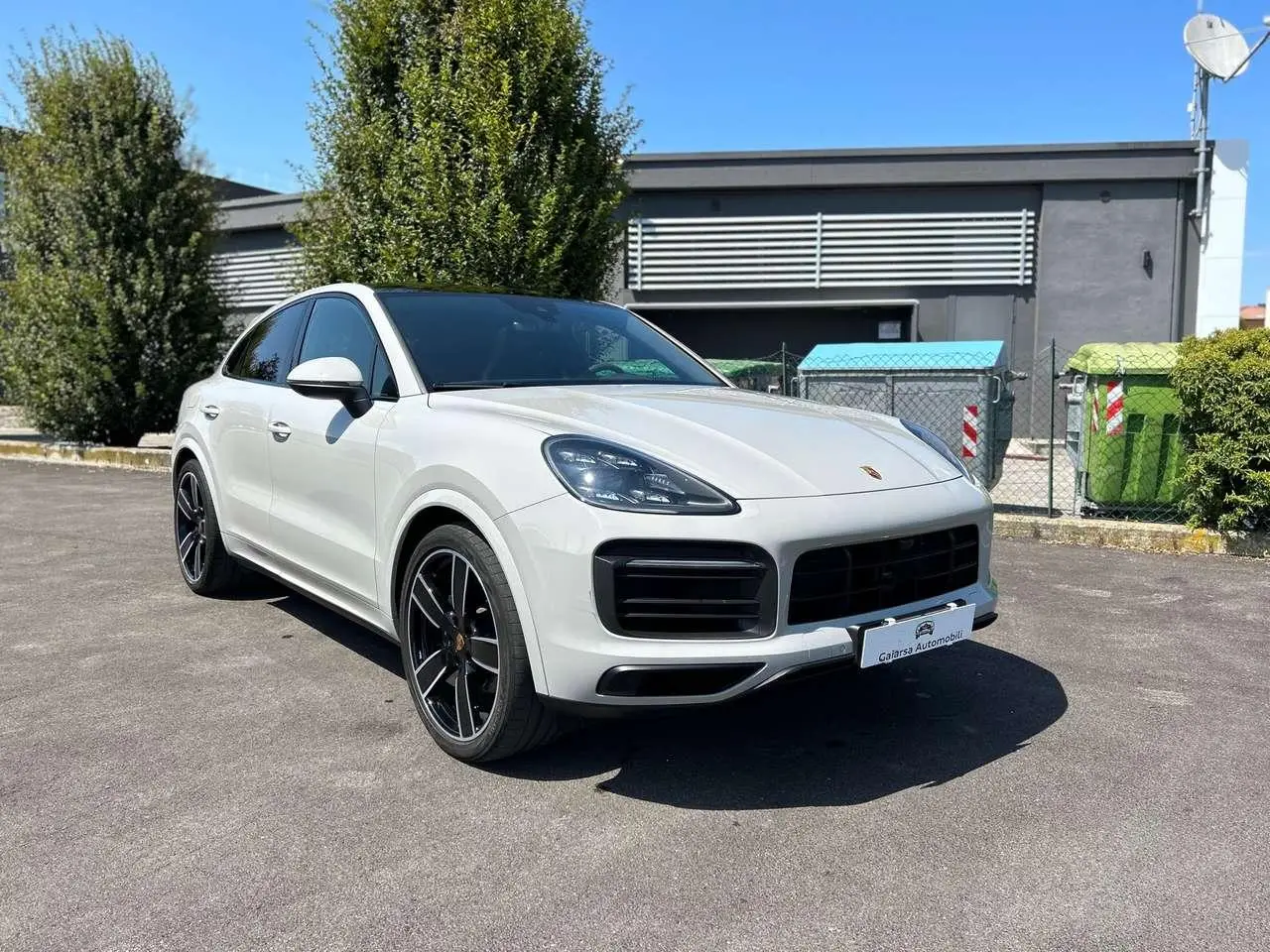 Photo 1 : Porsche Cayenne 2021 Petrol