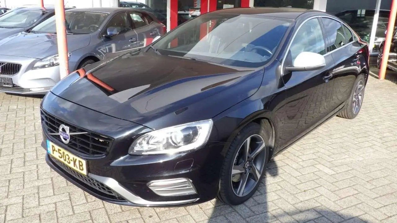 Photo 1 : Volvo S60 2017 Essence