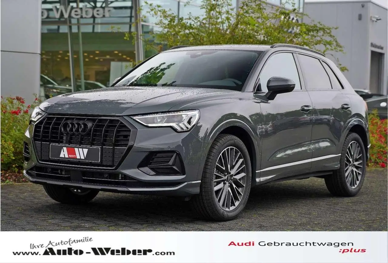 Photo 1 : Audi Q3 2024 Petrol