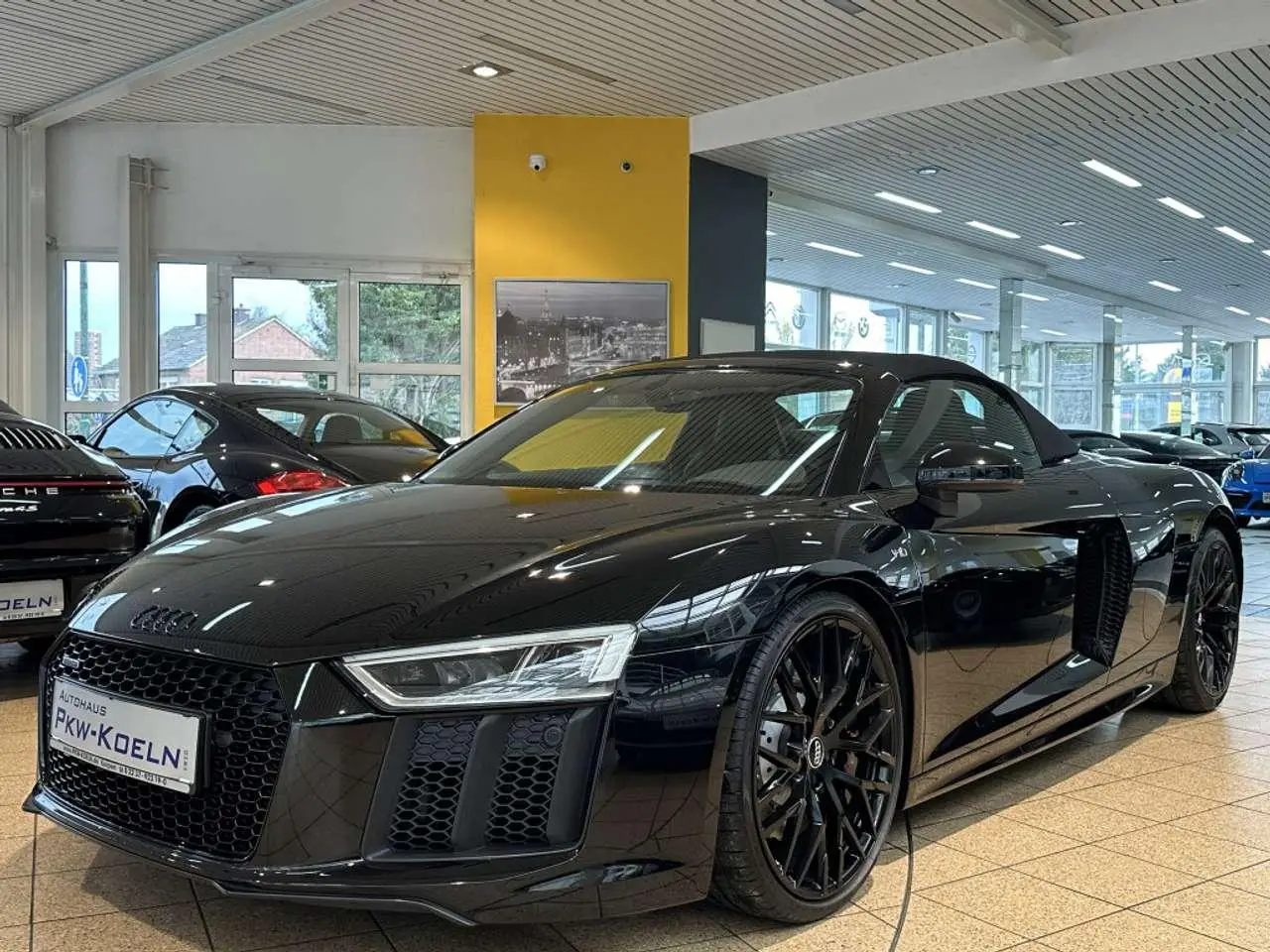 Photo 1 : Audi R8 2018 Petrol