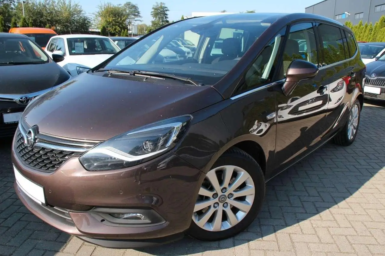 Photo 1 : Opel Zafira 2017 Petrol