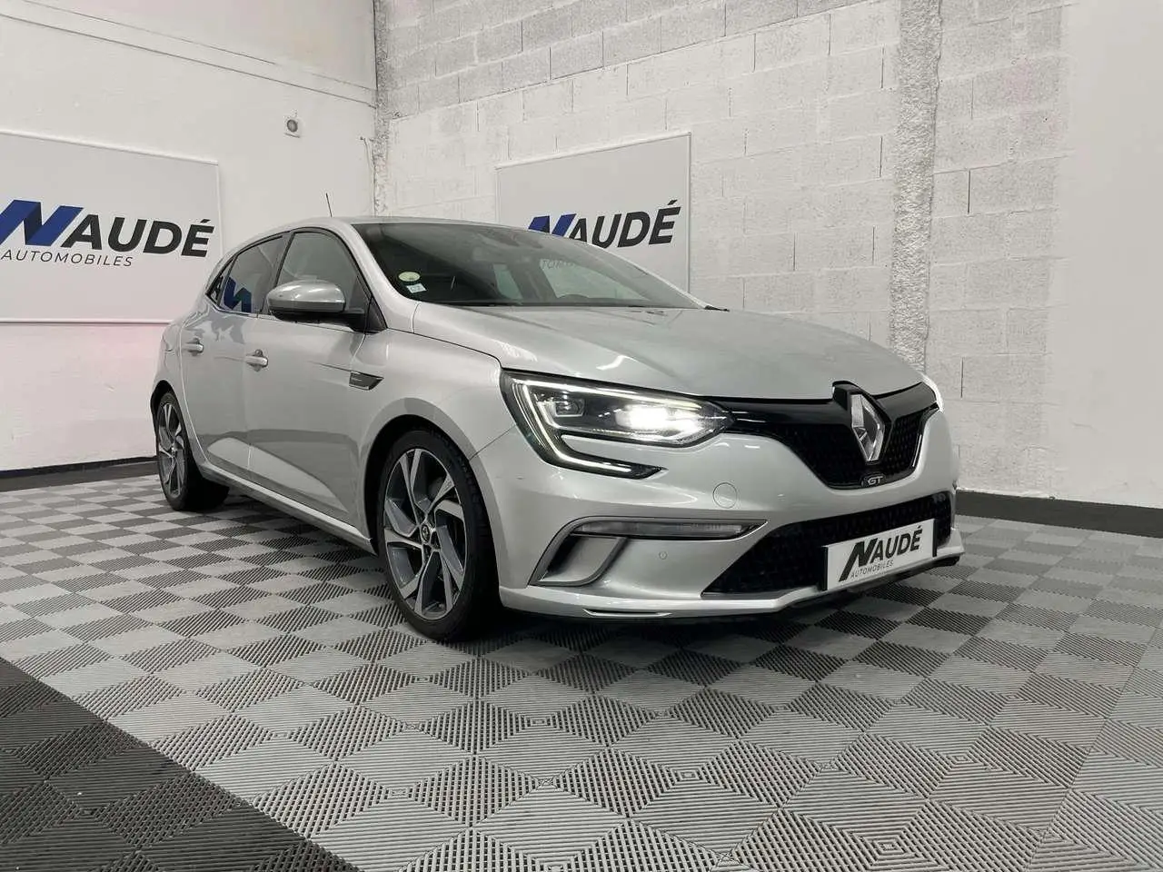 Photo 1 : Renault Megane 2018 Diesel