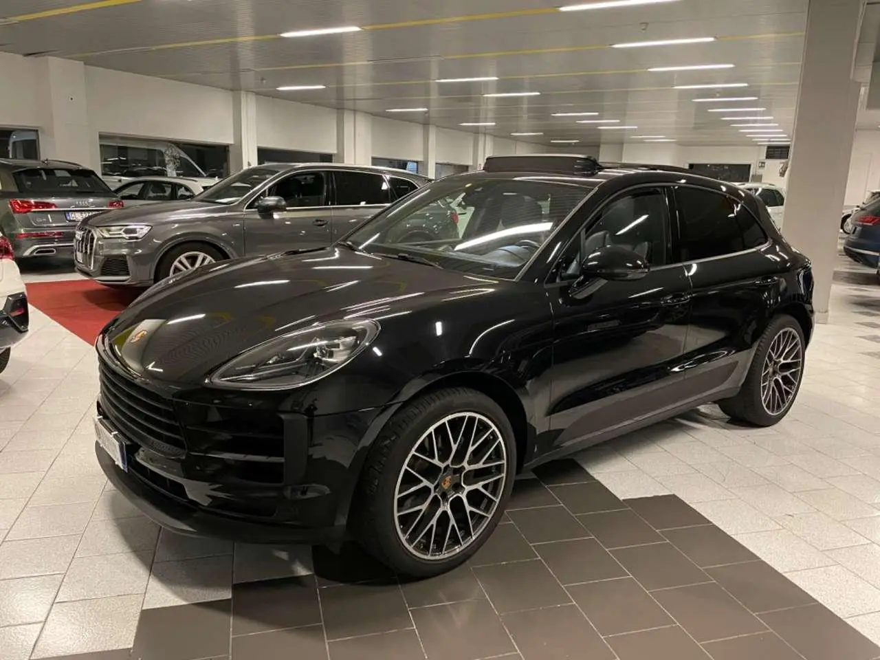 Photo 1 : Porsche Macan 2020 Essence