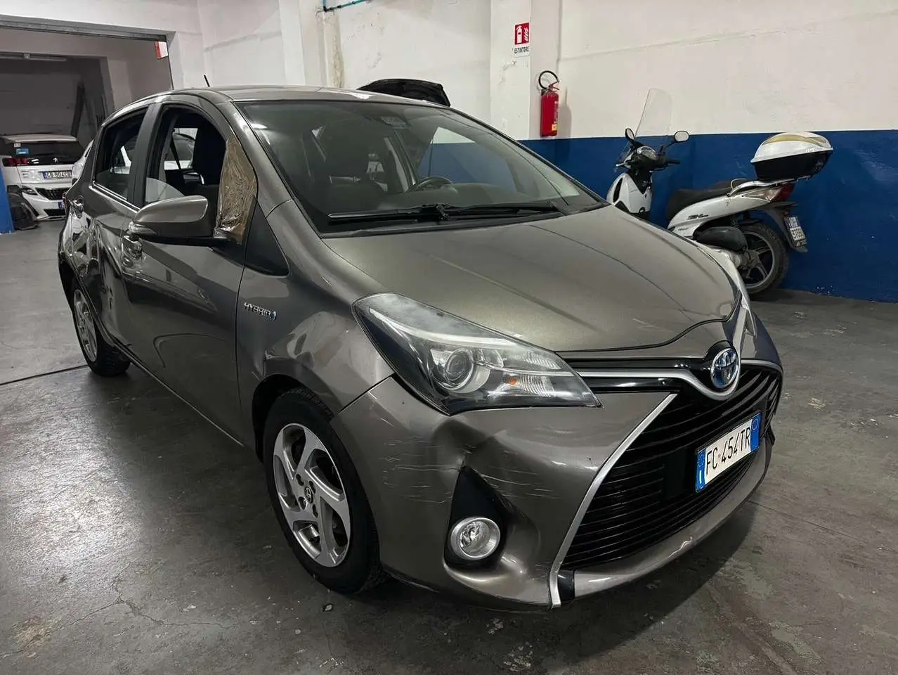 Photo 1 : Toyota Yaris 2016 Hybrid