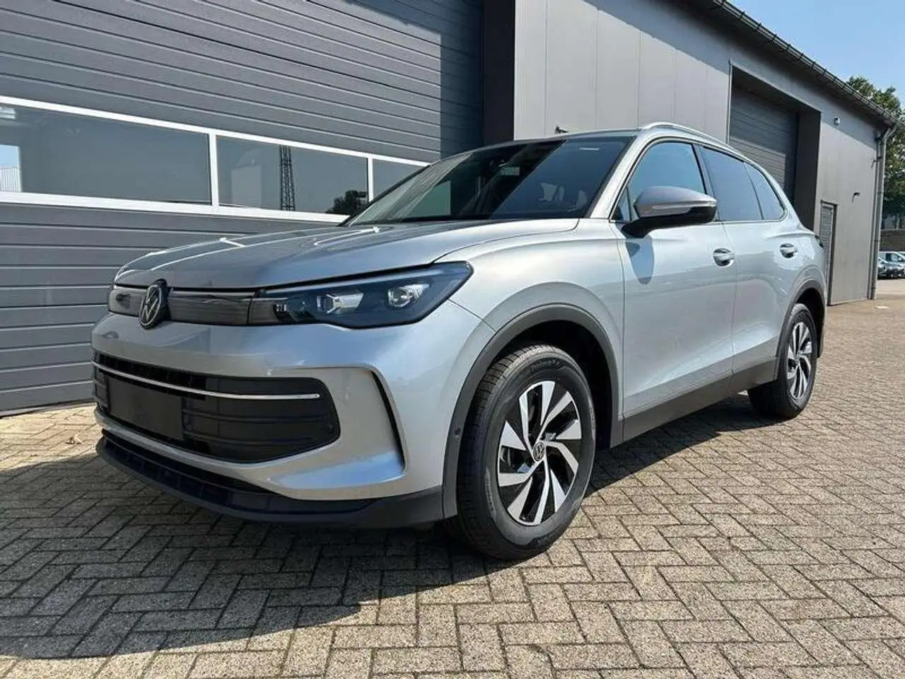 Photo 1 : Volkswagen Tiguan 2024 Essence