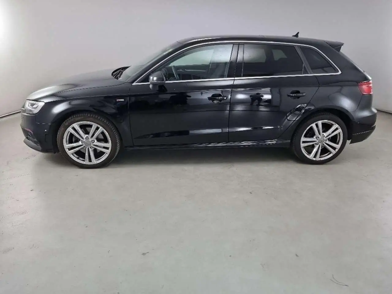 Photo 1 : Audi A3 2019 Diesel