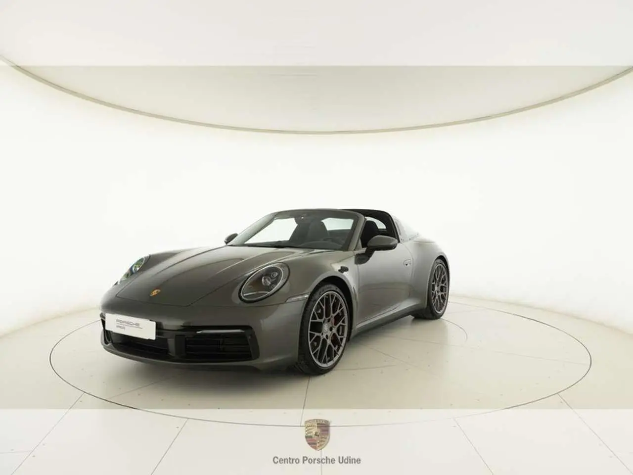 Photo 1 : Porsche 992 2020 Petrol