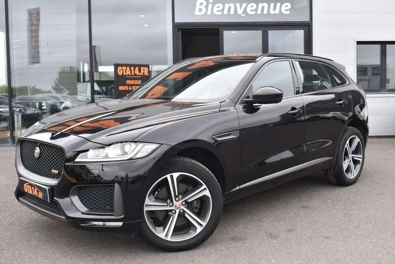 Photo 1 : Jaguar F-pace 2019 Essence