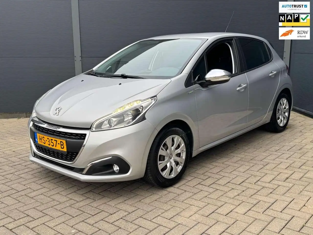 Photo 1 : Peugeot 208 2016 Essence