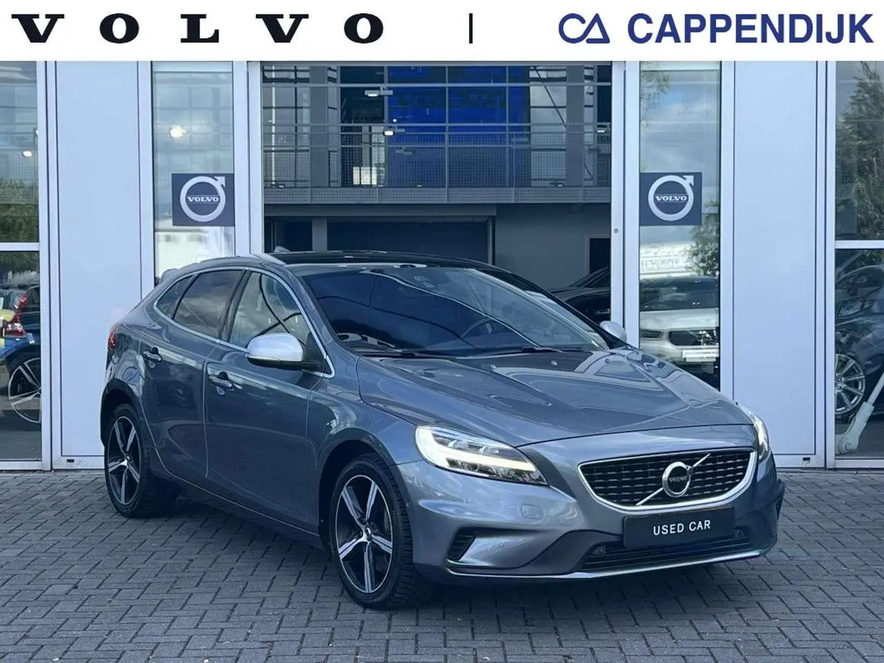 Photo 1 : Volvo V40 2019 Petrol