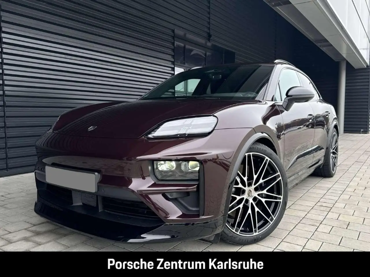 Photo 1 : Porsche Macan 2024 Electric