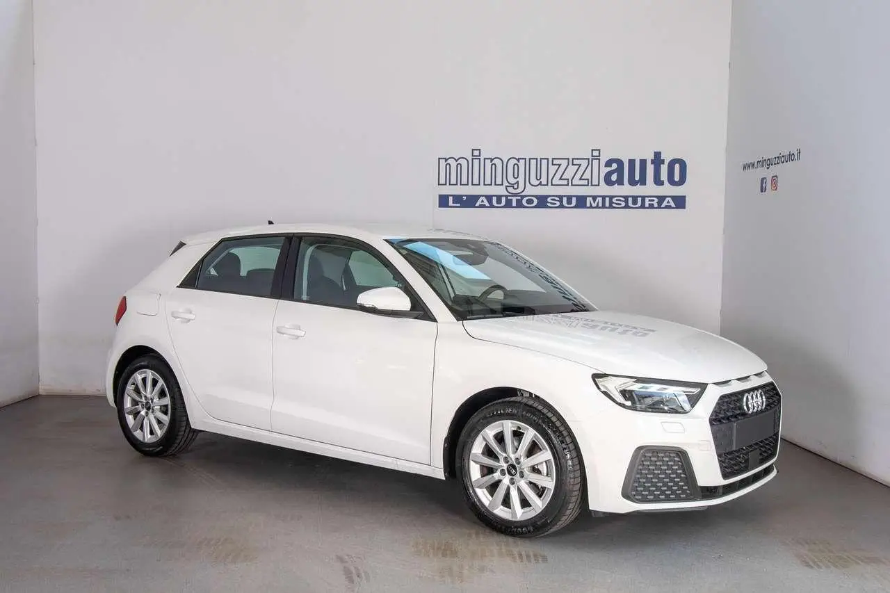 Photo 1 : Audi A1 2023 Essence