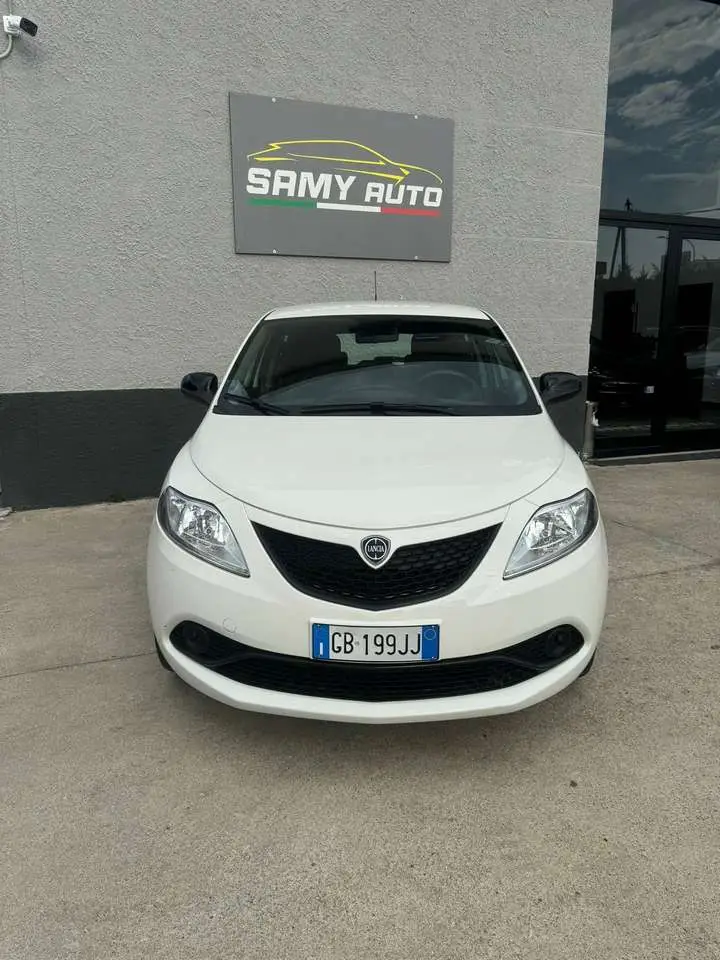 Photo 1 : Lancia Ypsilon 2020 Petrol