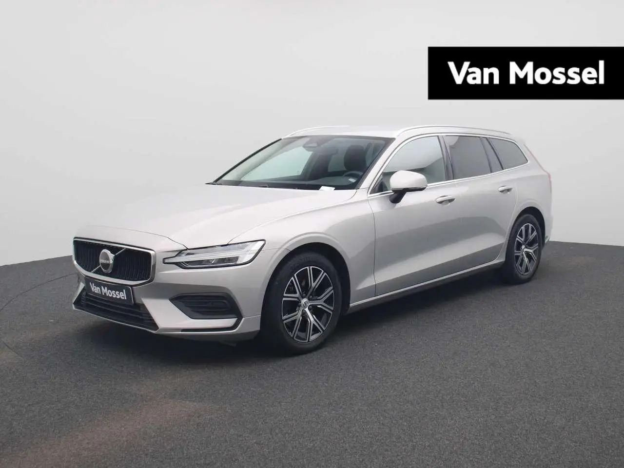 Photo 1 : Volvo V60 2022 Petrol