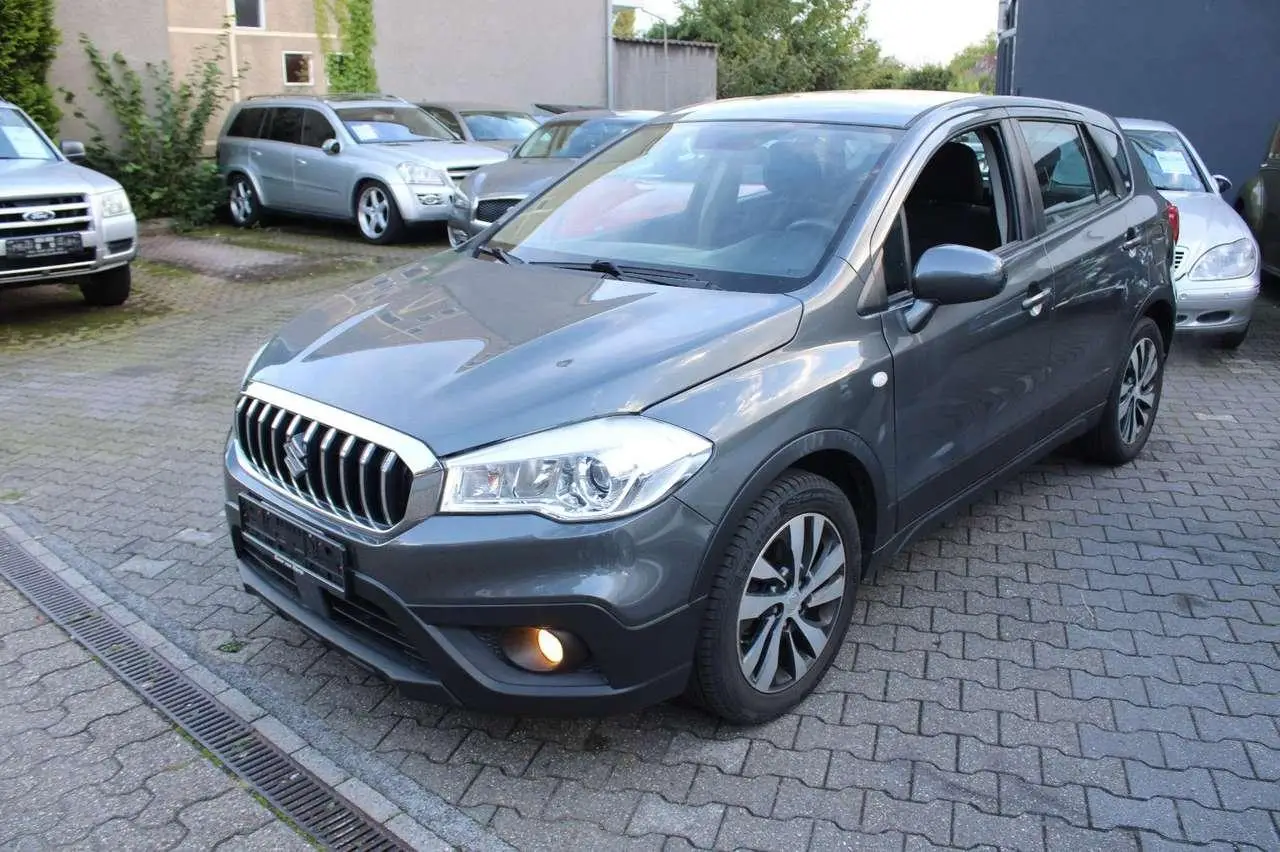 Photo 1 : Suzuki Sx4 2017 Petrol