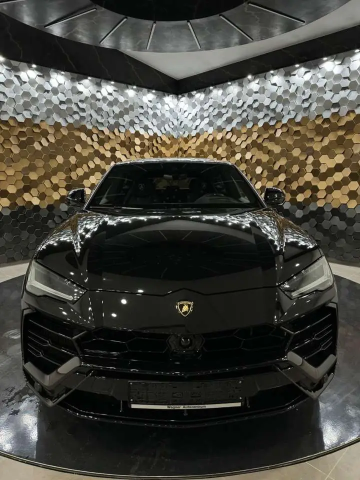 Photo 1 : Lamborghini Urus 2020 Petrol