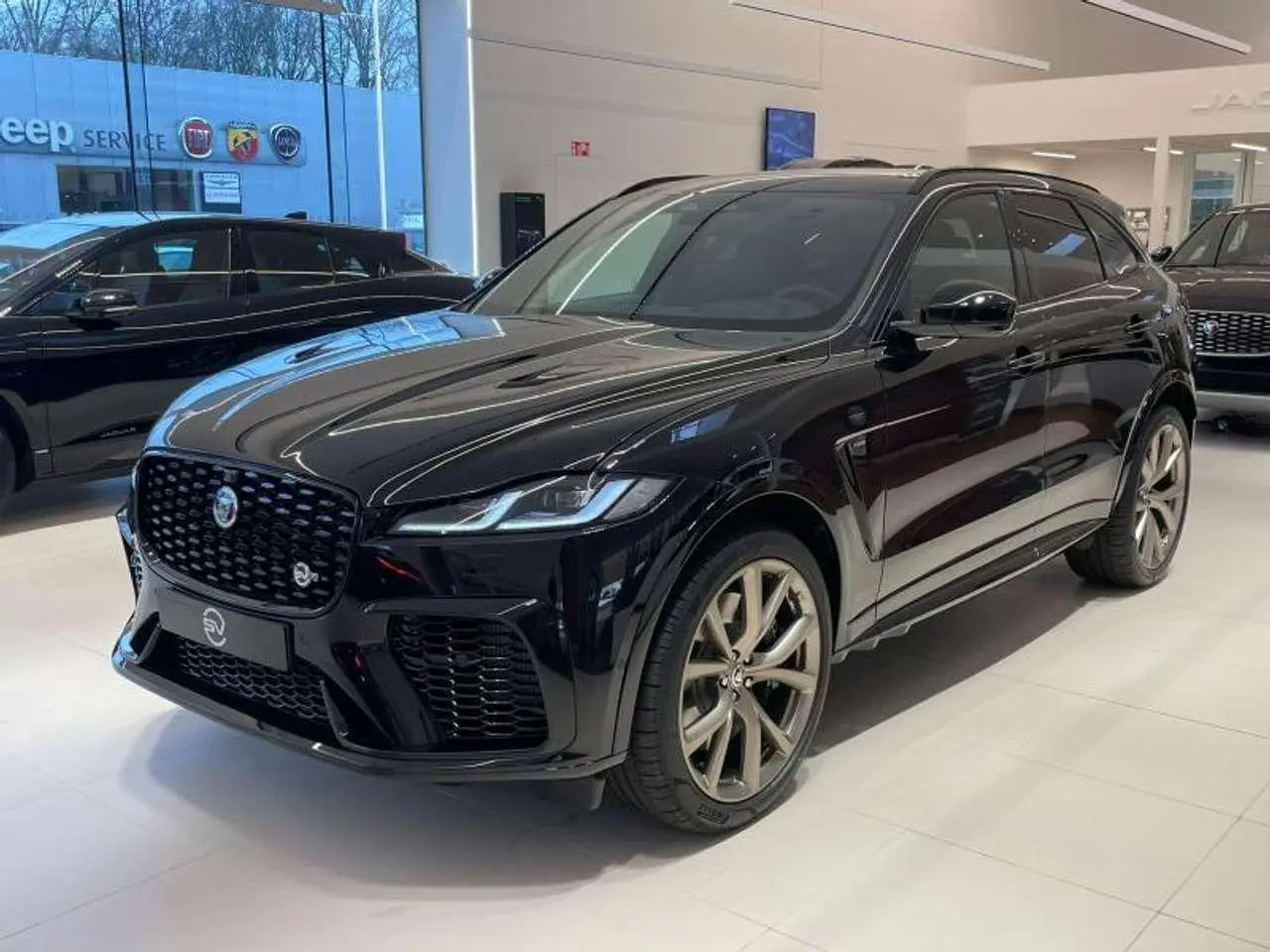 Photo 1 : Jaguar F-pace 2024 Essence