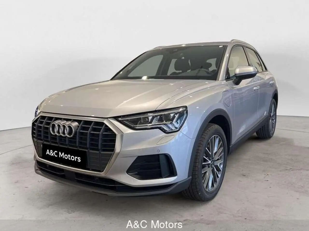 Photo 1 : Audi Q3 2024 Hybrid