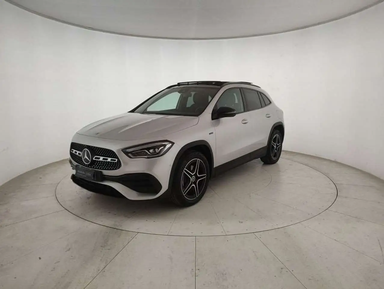 Photo 1 : Mercedes-benz Classe Gla 2021 Hybride