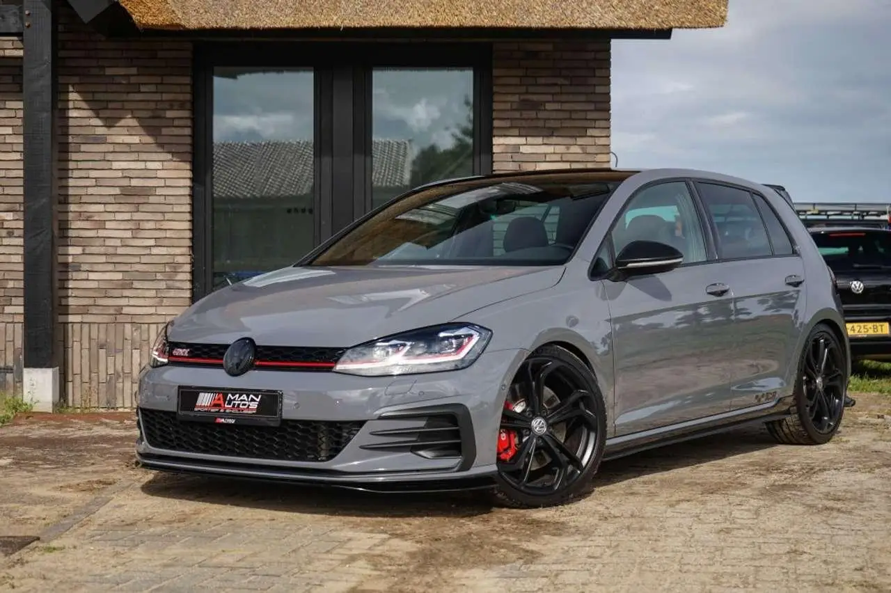 Photo 1 : Volkswagen Golf 2019 Petrol