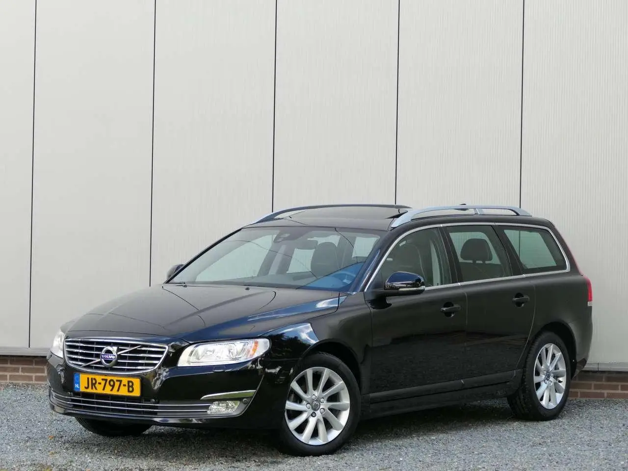 Photo 1 : Volvo V70 2016 Petrol