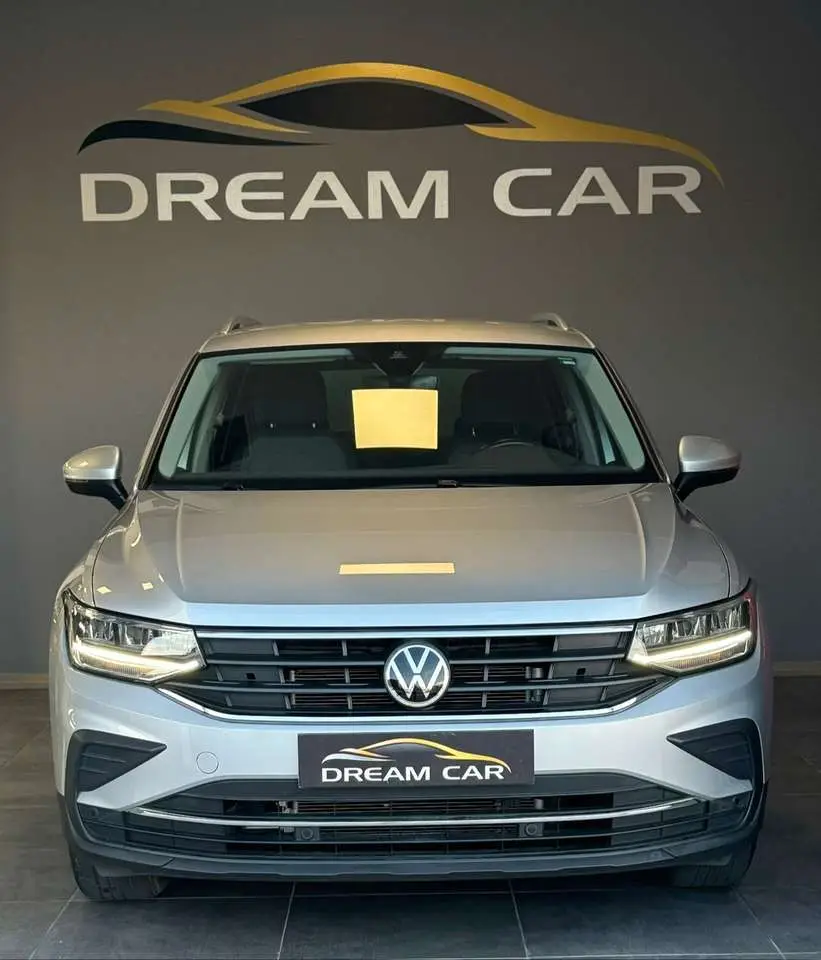 Photo 1 : Volkswagen Tiguan 2021 Essence