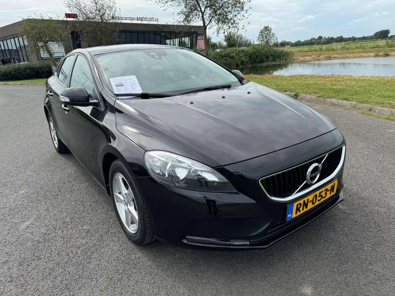 Photo 1 : Volvo V40 2018 Essence