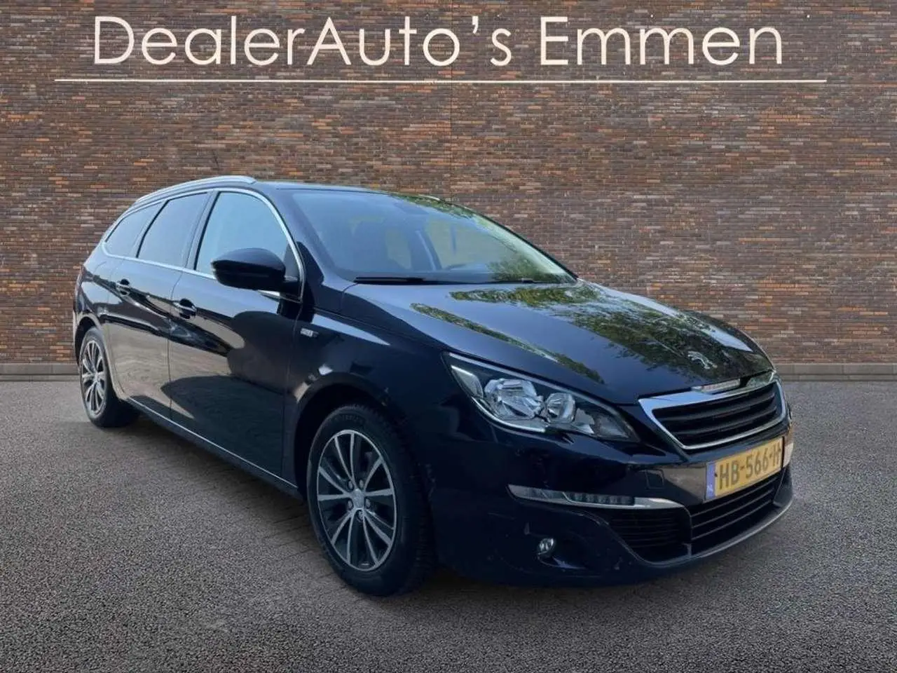 Photo 1 : Peugeot 308 2015 Petrol