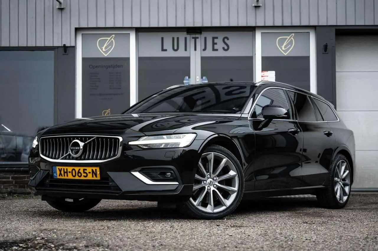 Photo 1 : Volvo V60 2019 Essence