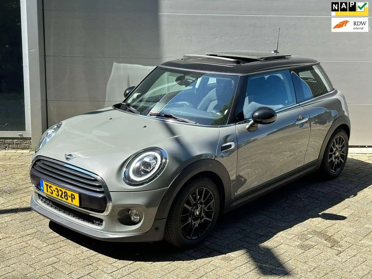 Photo 1 : Mini Cooper 2018 Petrol