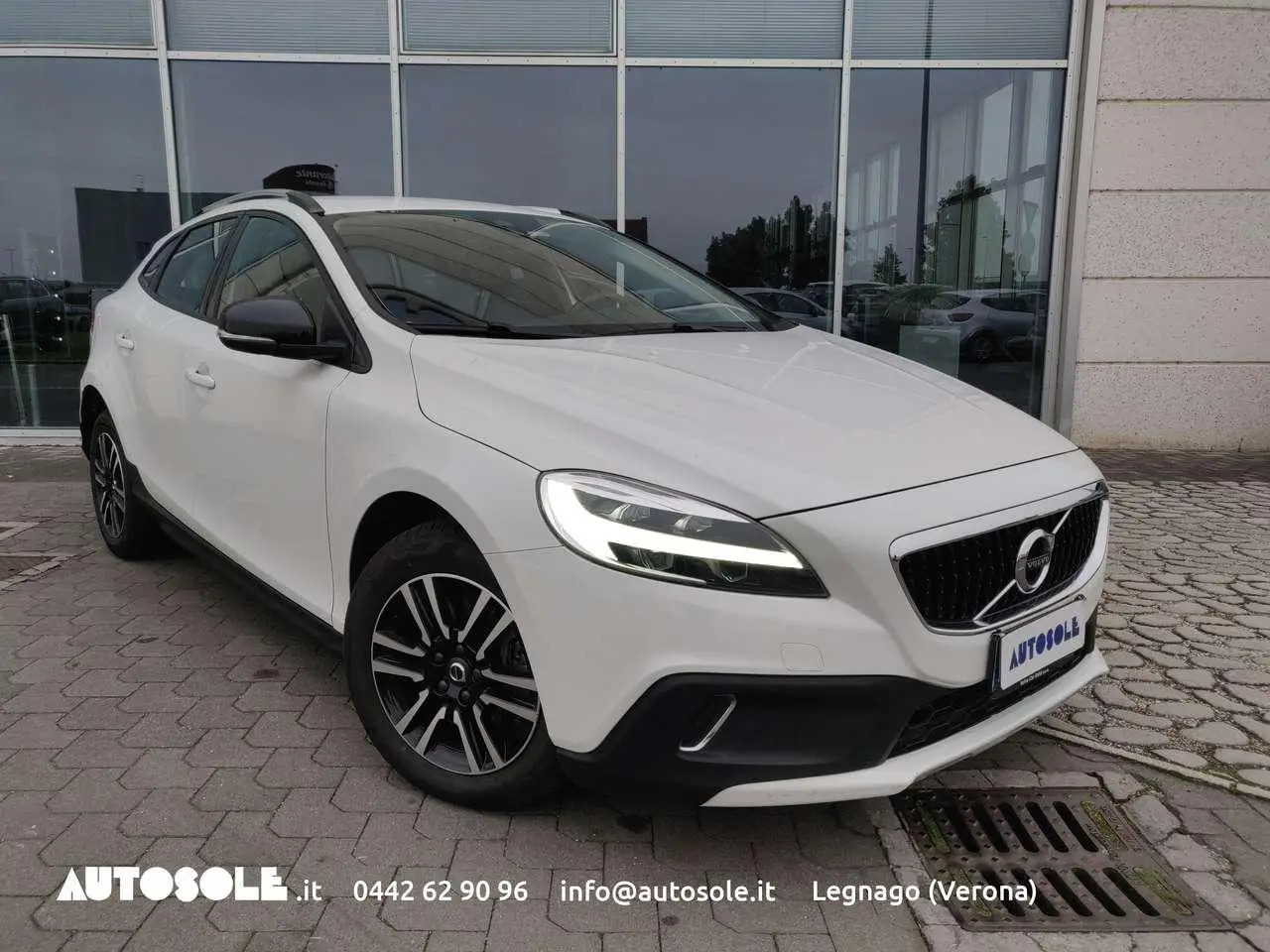 Photo 1 : Volvo V40 2019 Diesel