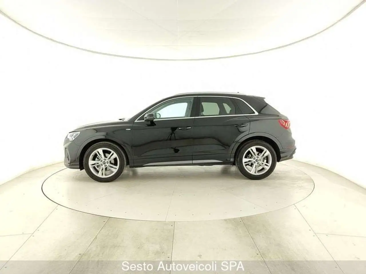 Photo 1 : Audi Q3 2023 Diesel