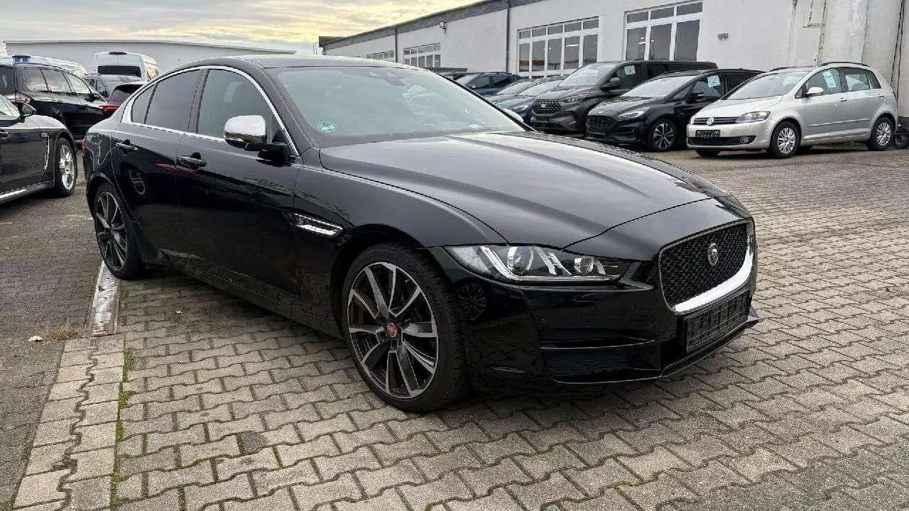 Photo 1 : Jaguar Xe 2016 Diesel