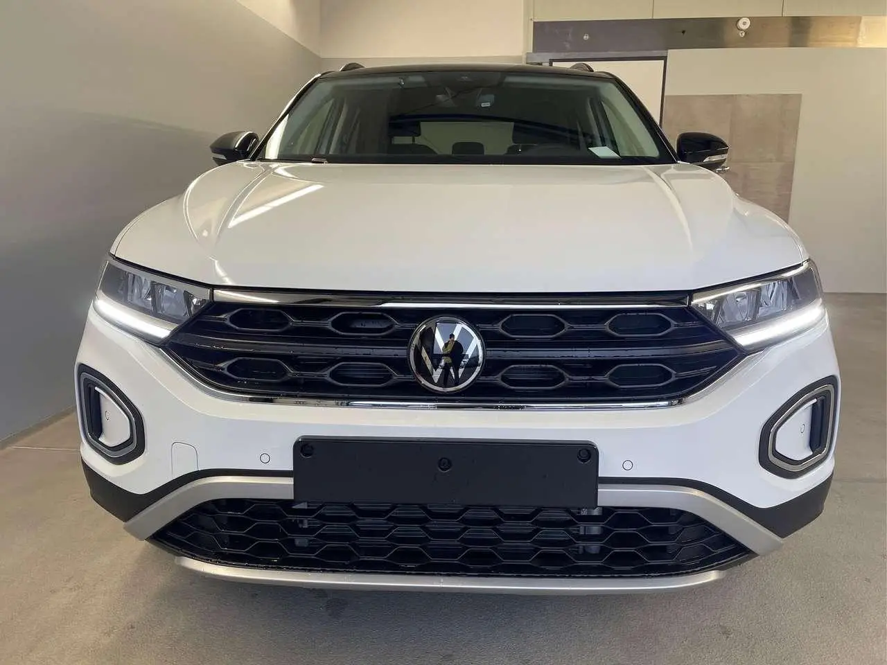 Photo 1 : Volkswagen T-roc 2024 Essence