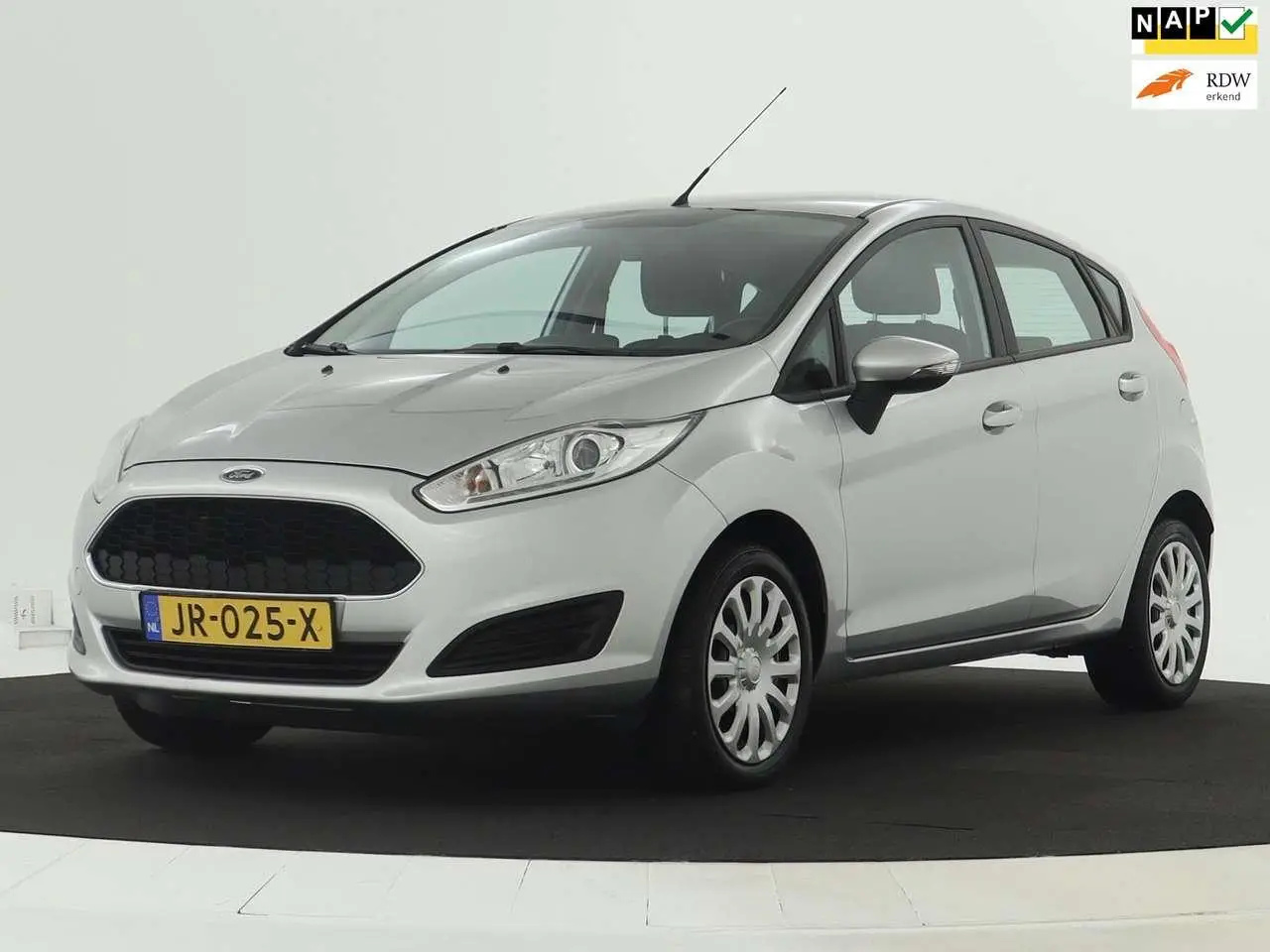 Photo 1 : Ford Fiesta 2016 Petrol