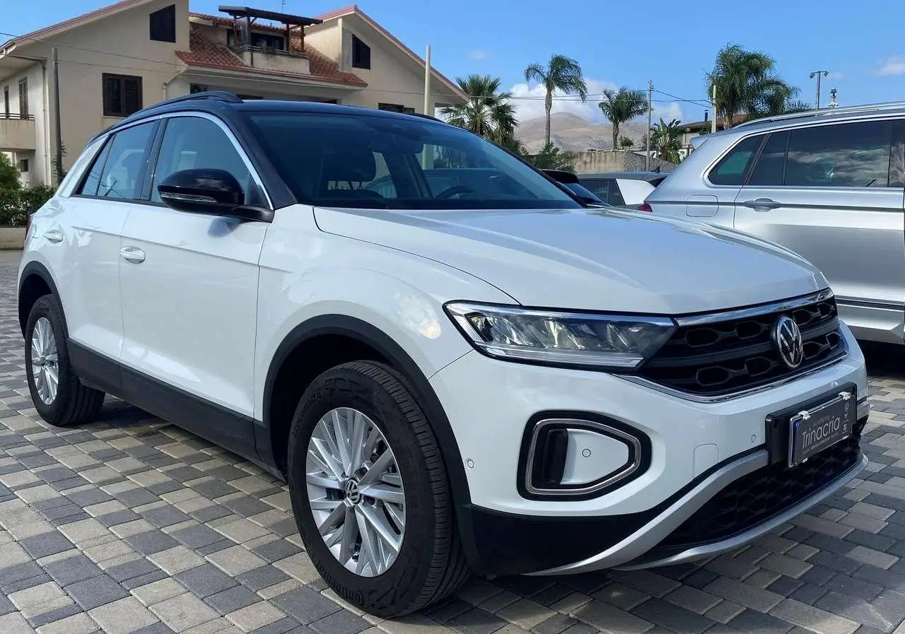 Photo 1 : Volkswagen T-roc 2022 Essence