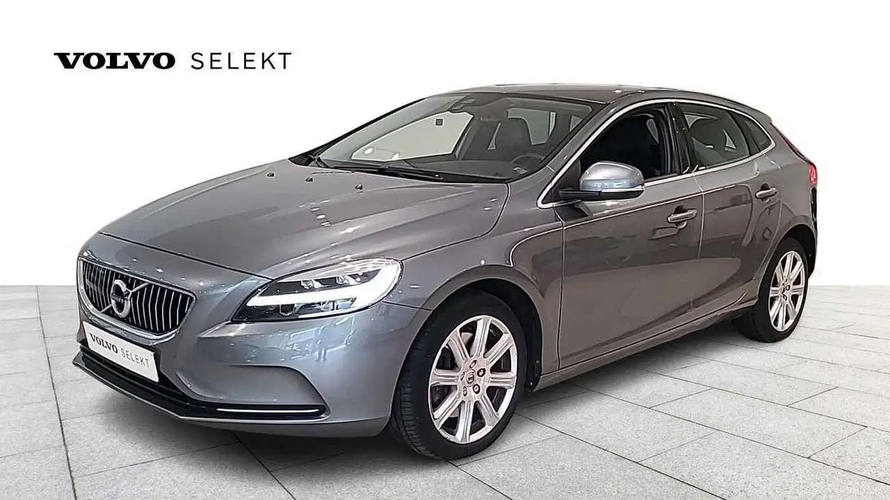 Photo 1 : Volvo V40 2018 Essence