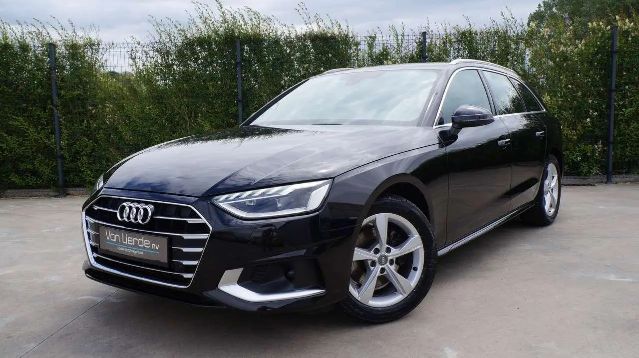 Photo 1 : Audi A4 2020 Petrol