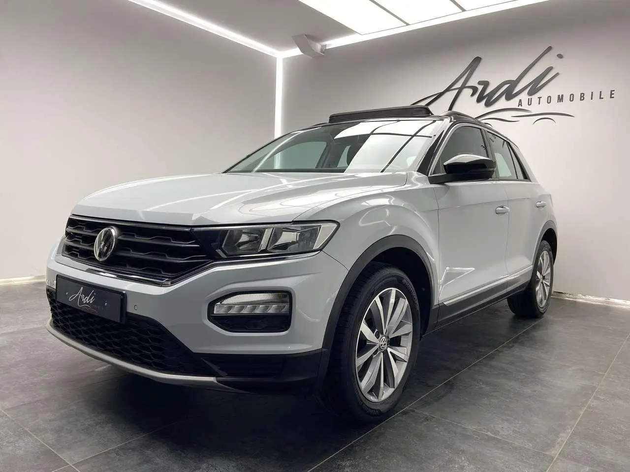 Photo 1 : Volkswagen T-roc 2018 Petrol