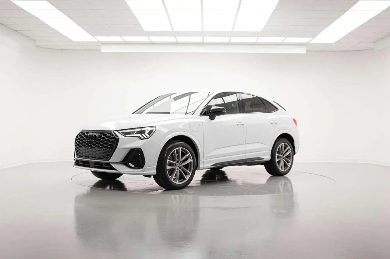 Photo 1 : Audi Q3 2023 Hybride