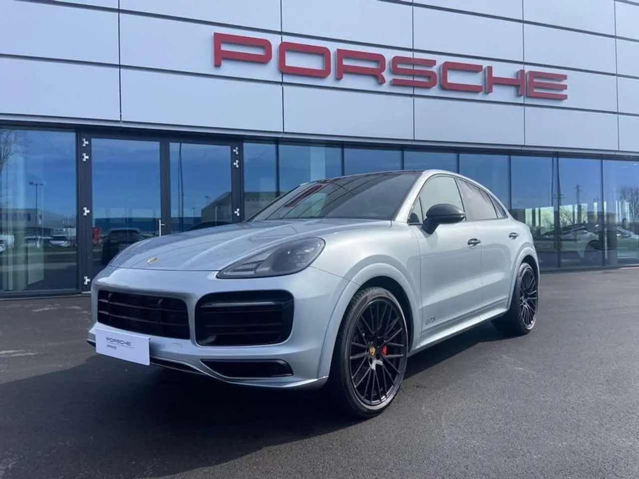 Photo 1 : Porsche Cayenne 2022 Essence